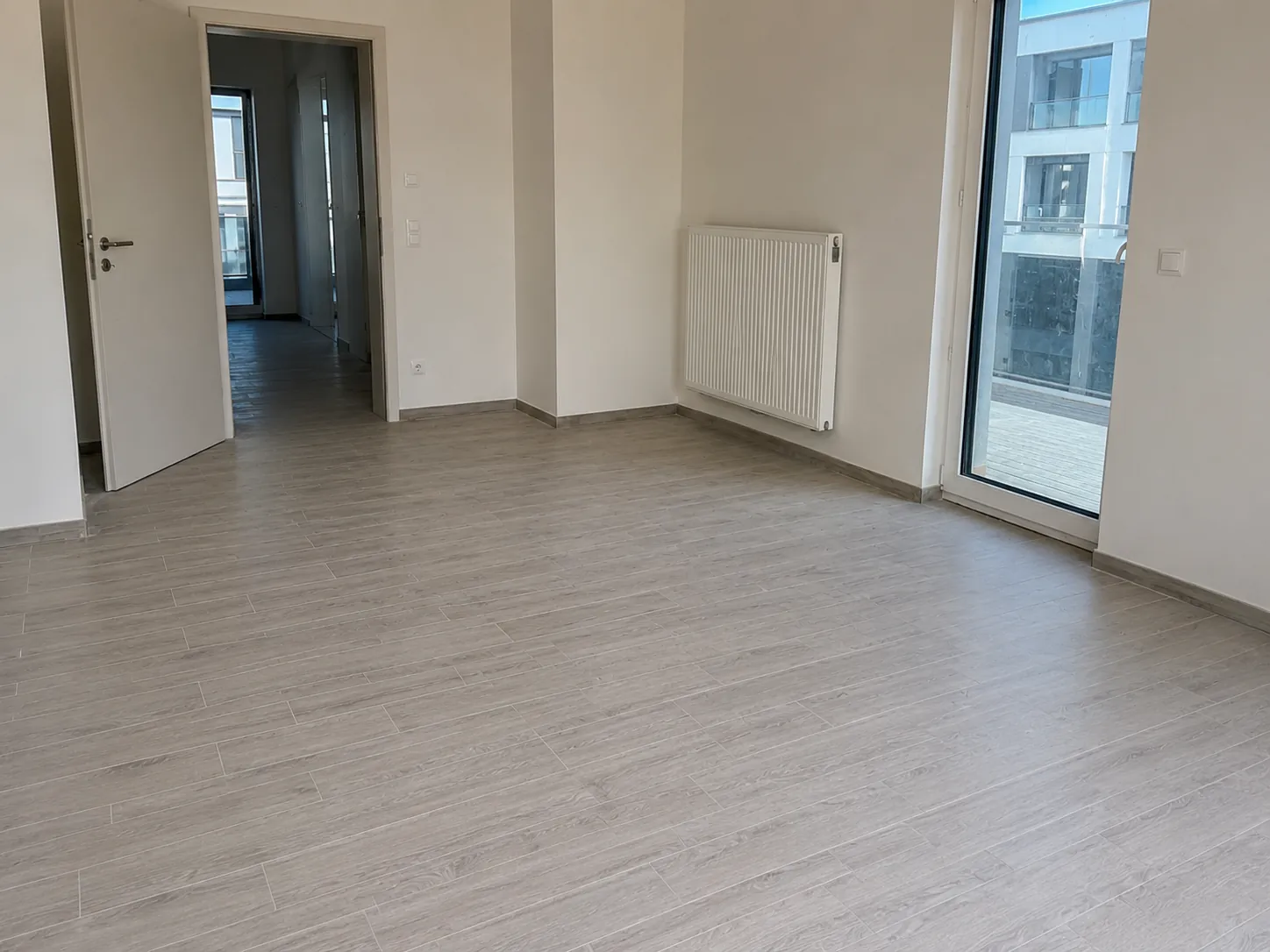 Nachher: Neubau-Innenraum vor und nach Endreinigung