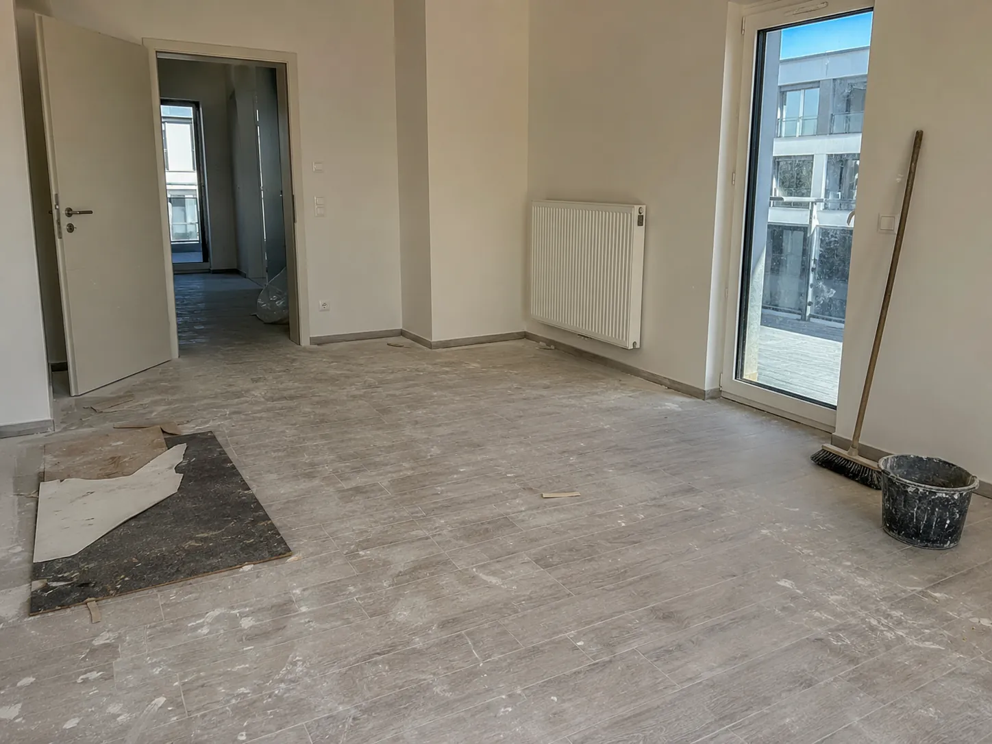 Vorher: Neubau-Innenraum vor und nach Endreinigung