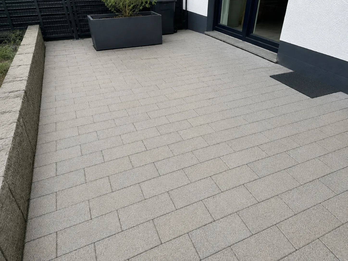 Nachher: Hofeinfahrt Pflaster — Vorher/Nachher